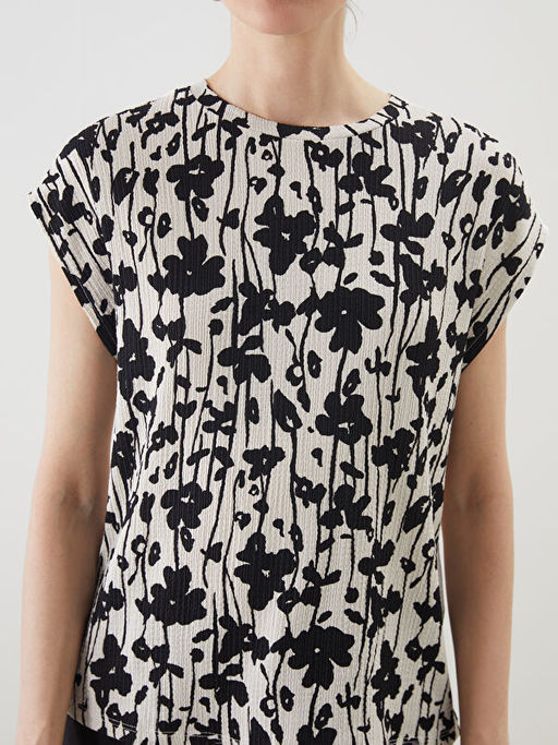 Bisiklet Yaka Desenli Kad?n Ti??rt