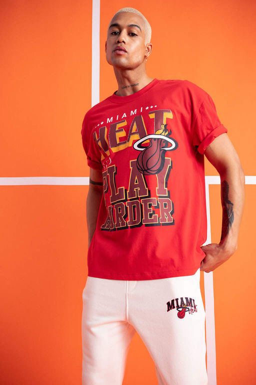 DeFactoFit Футболка свободного кроя NBA Miami Heat из 100 % хлопка с круглым вырезом и короткими рукавами