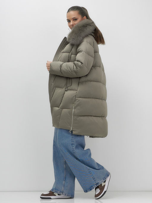 Пальто зимнее утепленное с мехом и капюшоном тренд коричневого цвета 7630K - Visdeer фото 11