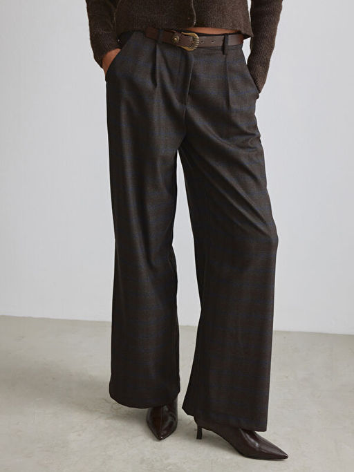 Standart Fit Ekose Kad?n Pileli Pantolon