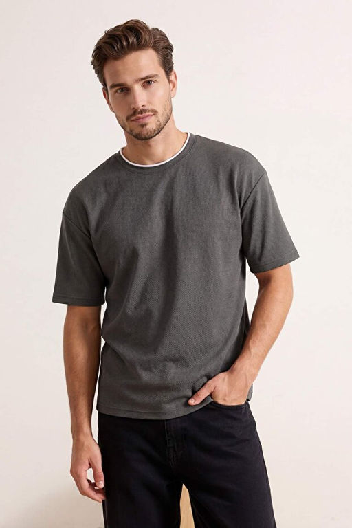 Antrasit Oversize/Geni_ Kesim Dokulu T-Shirt TMNSS26TS00017 - Trendyolmilla фото 2