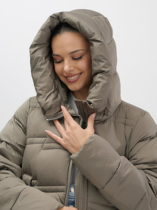 Пальто зимнее утепленное с капюшоном женское светло-коричневого цвета 7779SK - Visdeer фото 12