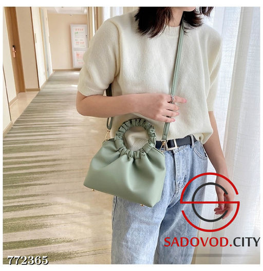 Женская маленькая однотонная сумка на плечо