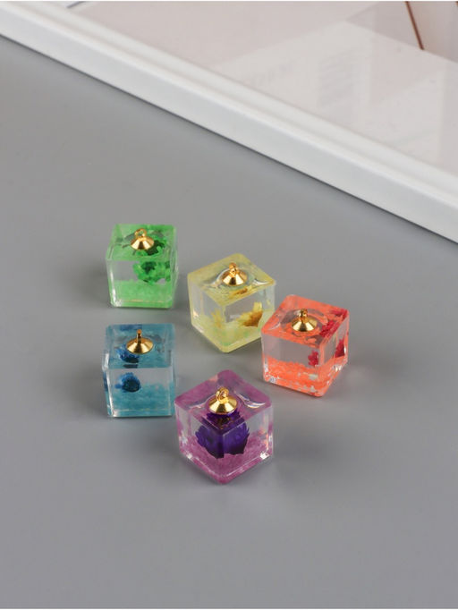 Цена за 5 шт. Подвеска для творчества акрил «Цветок в кубе», светится в темноте, 1.6×1.6×1.8 см, МИКС