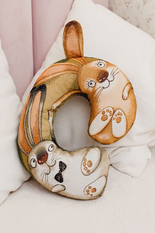 Подушка игрушка С любовью зайчата 30*40