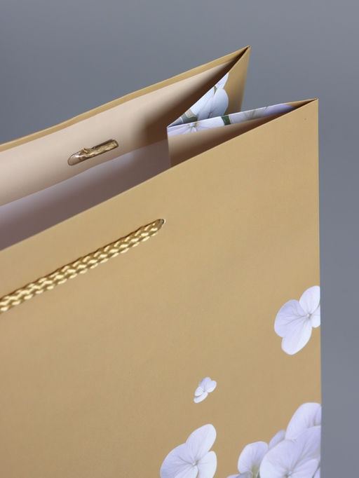 Пакет подарочный ламинированный «Пчёлка на гортензии», бежевый, 26×12×32 см