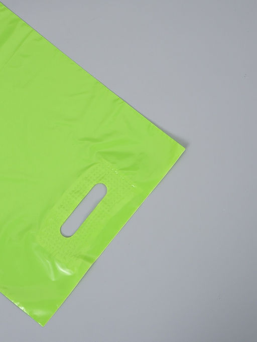 Цена за 50 шт. Пакет полиэтиленовый с вырубной ручкой, Салатовый 30-40 См, 50 мкм