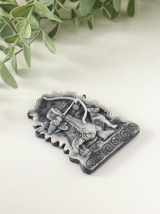 Магнит "Охотник с луком (барельеф)" 8 см