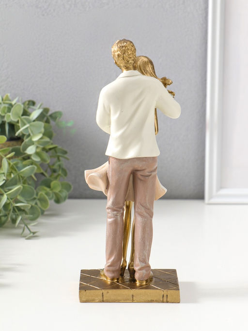 Сувенир полистоун "Молодая семья и покупка дома" 25,5 см