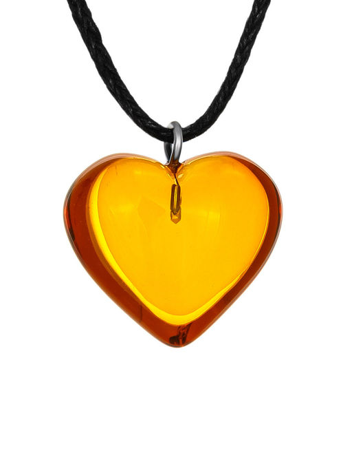 Маленькая подвеска из цельного натурального коньячного янтаря Сердце