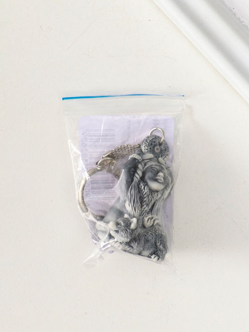 Брелок "Девочка со щенком и бубном маленькая" 4,8 см