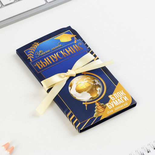 Блок бумаги для записей с липким слоем Выпускнику в открытке с лентой, 30 листов. - Artfox фото 2