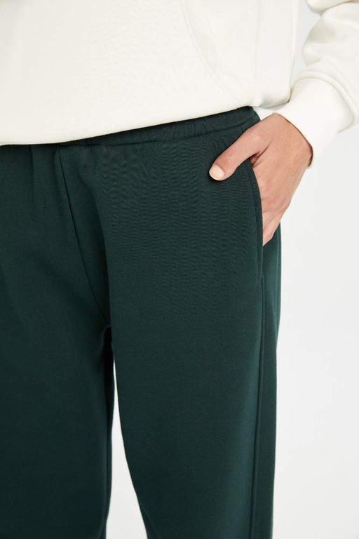 Базовые спортивные штаны для бега из плотной ткани стандартного размера с эластичным поясом и карманами - Defacto фото 4