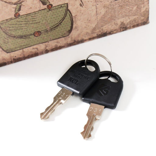 Шкатулка книга-сейф «Белочка в палантине и с сумочкой», дерево, искусственная кожа, 21×13×5 см