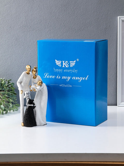 Сувенир полистоун "Родители с детьми" бело-золотой 8,5х13х25 см