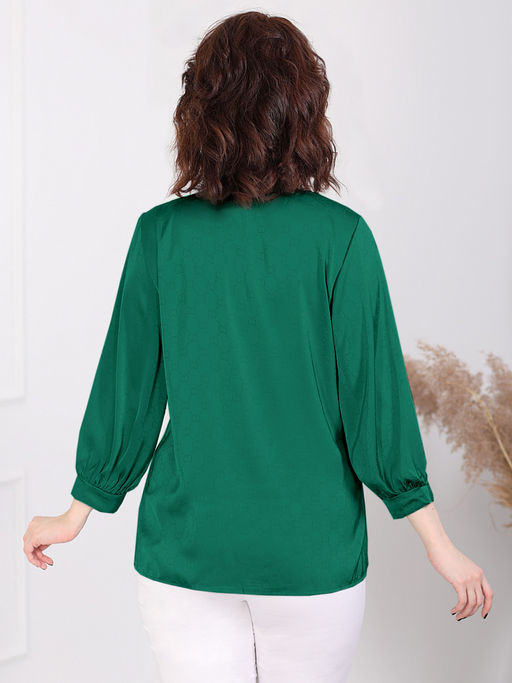 Блузка темно-зеленого цвета в романтическом стиле