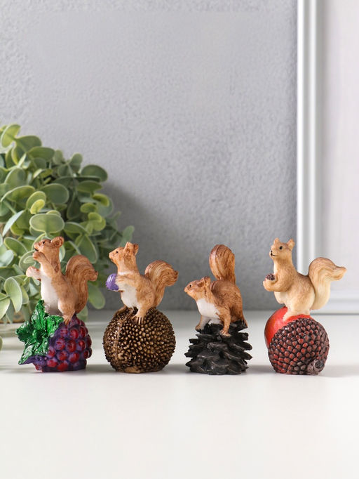 Набор фигурок 4 шт. полистоун «Белочки с орешками», 3×5.5×7.4 см