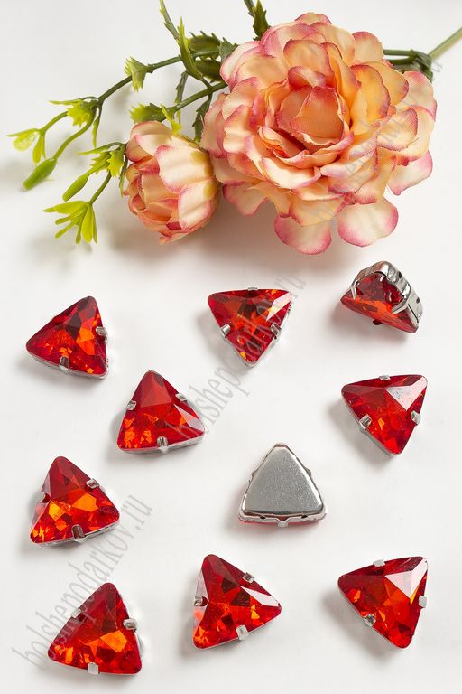 Стразы пришивные 18 мм "Треугольник" (10 шт) SF-3765, красный №17