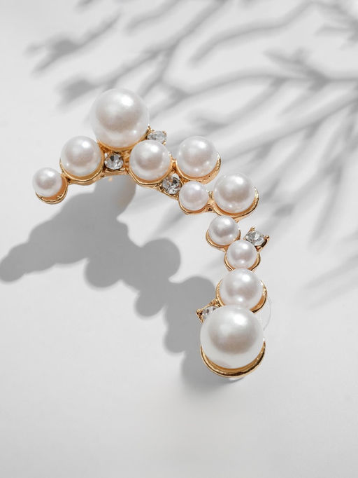 Серьга кафф Жемчужное сокровище, цвет белый в золоте