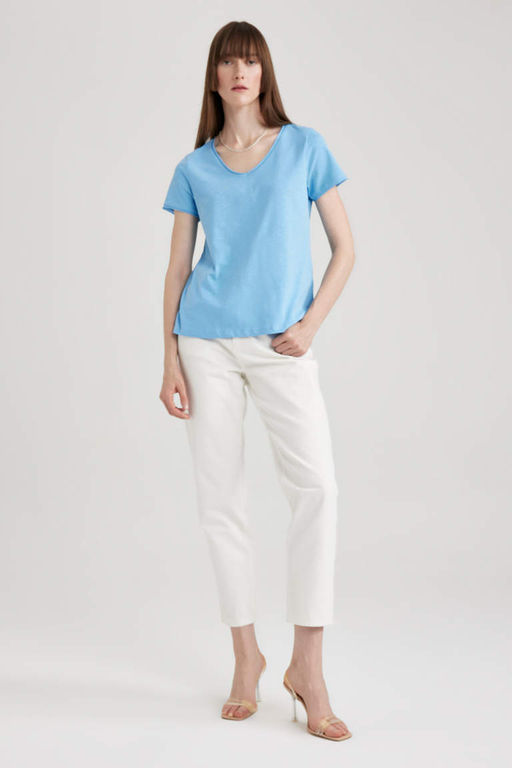 Базовая футболка из 100% хлопка с короткими рукавами и V-образным вырезом стандартного кроя - Defacto фото 2