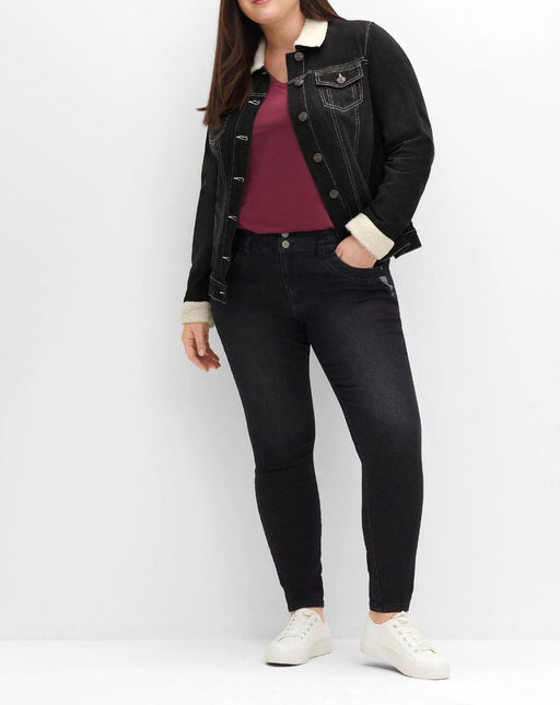 Джинсовый жакет с иск. мехом, черный - Sheego фото 3