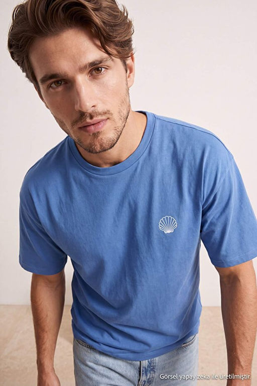 Mavi Oversize/Geni_ kesim Midye Bask_l_ %100 Pamuk T-Shirt TMNSS26TS00087 - Trendyolmilla фото 2