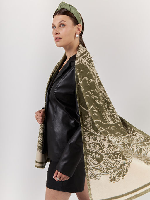 В СОСТАВЕ ШЕРСТЬ и КАШЕМИР Большой, мягкий, теплый однотонный двусторонний палантин.