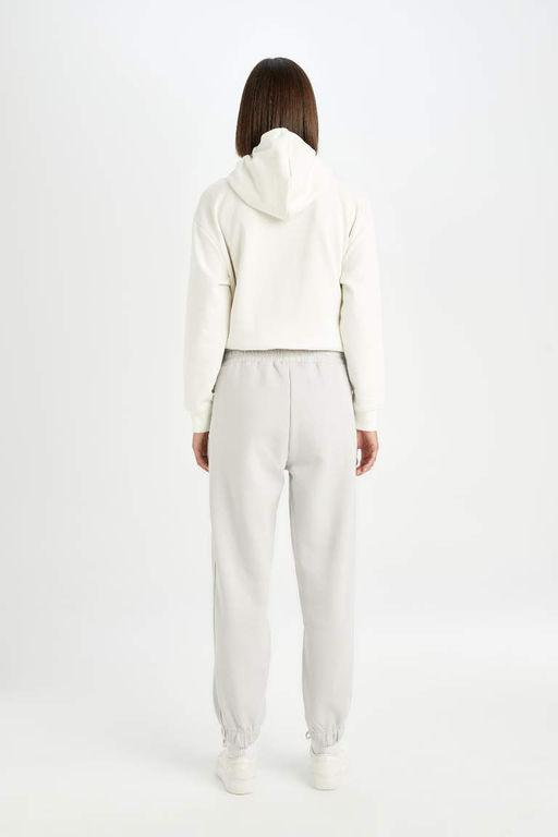 Базовые спортивные штаны для бега из плотной ткани стандартного размера с эластичным поясом и карманами - Defacto фото 6