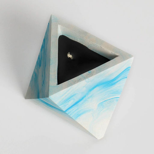 Свеча фигурная ароматическая в бетоне "Ромб", 13,5х9 см, черный, черная смородина