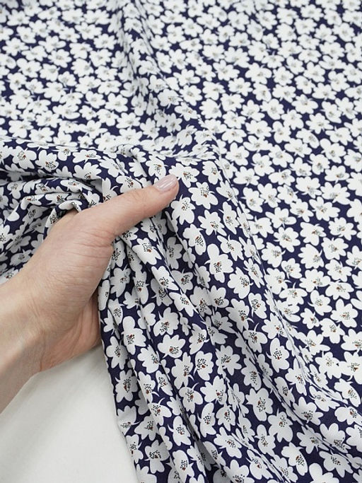 Штапель Цветочная кадриль (белые цветы на чернильном), СОРТ2, ш.1.43м, вискоза-100%, 90гр/м.кв - Купава фото 12