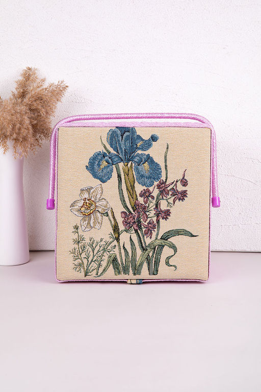 Gamma SBJ-004 шкатулка для швейных принадлежностей 31.5 х 31.5 х 19 см Букет ирис и нарцисс