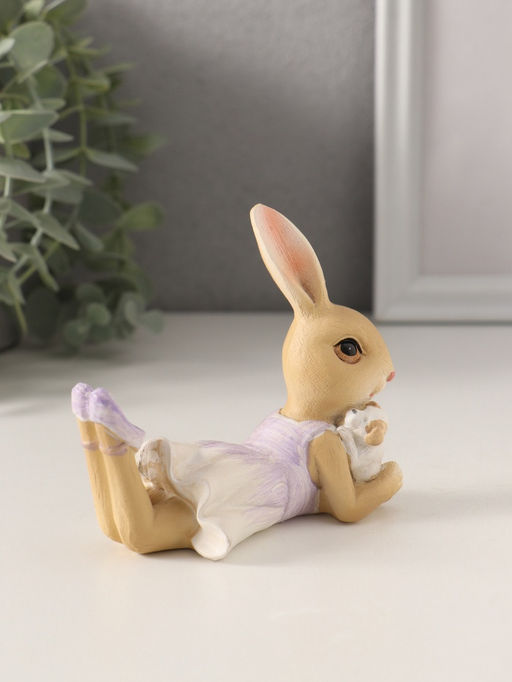Фигурка полистоун Зайка в сиреневом сарафане с щеночком, 10?5.5?9 см
