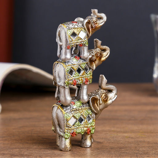 Фигурка полистоун «Пирамида из 3-х слонов в попонах с бахромой», 11.8×6.7×2.8 см