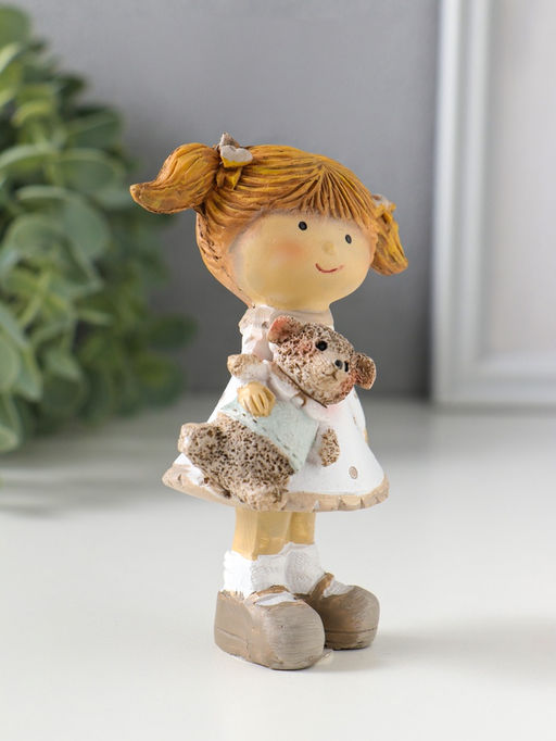 Фигурка полистоун «Девочка с хвостиками в белом платье в горох, с барашком», 6.5×5×10 см