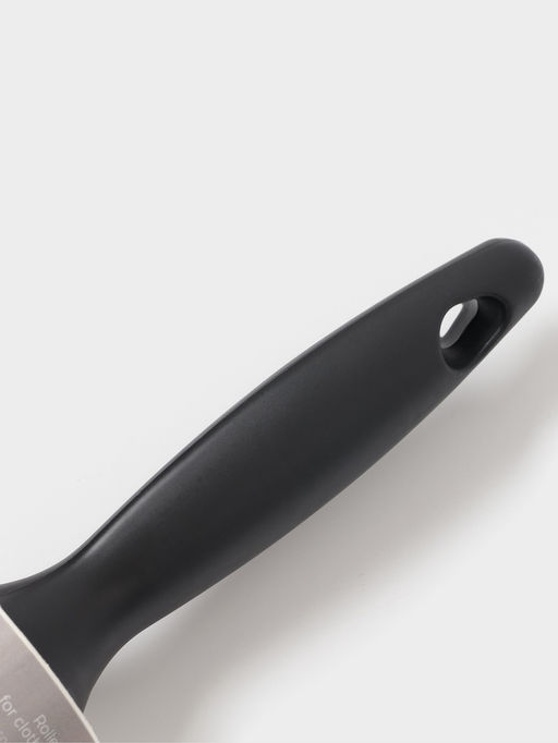 Цена за 2 шт. Ролик для чистки одежды LaDom, 60 листов, втулка 3.5×10 см, винтовая намотка