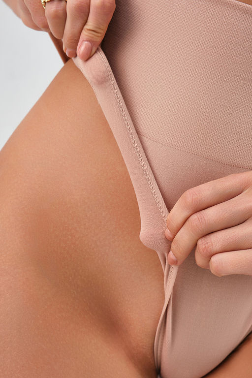 Набор трусов OIRO 5031 стринги корректирующие