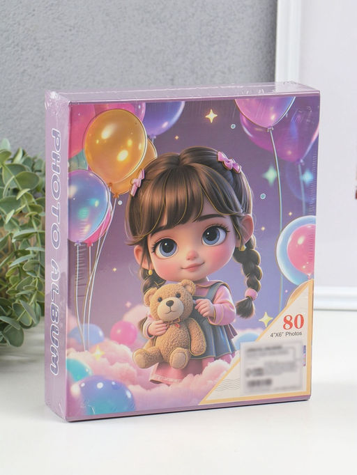 Фотоальбом на 80 фото 10х15 см "Малышка с косичками, с мишкой" в коробке 5х19х22,8 см