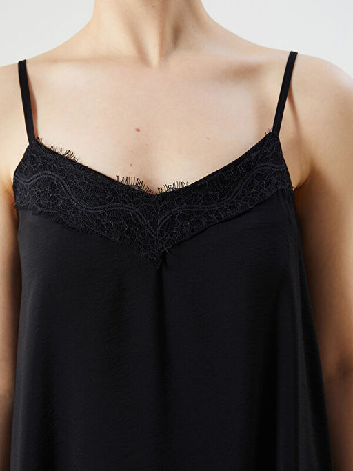 V Yaka Dantel Detayl? Elbise