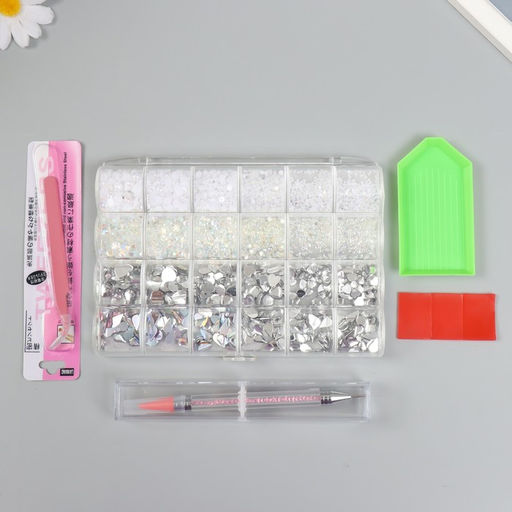 Набор для творчества «Белый», набор 24 вида, стразы, полубусины, инструмент, пинцет, подставка, мат