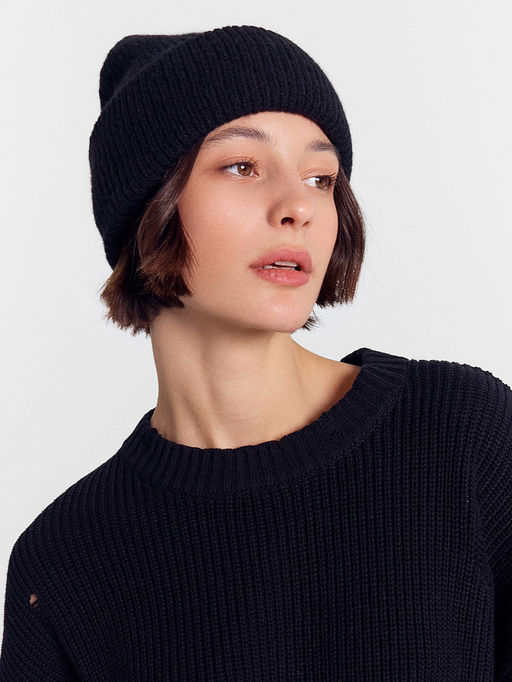 Шапка женская черная