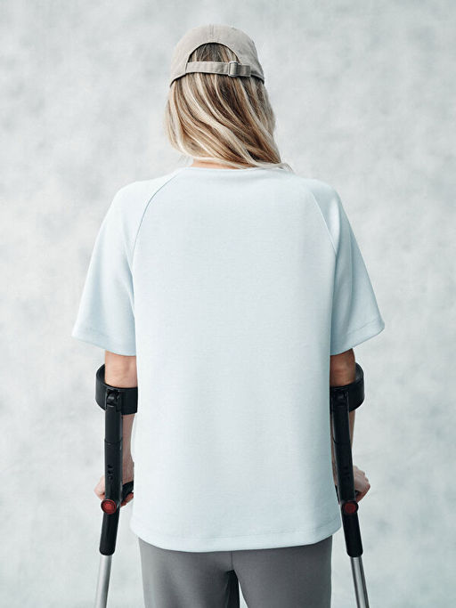 Kolay Giyilebilir ?nden ??t??tl? Kad?n Ti??rt