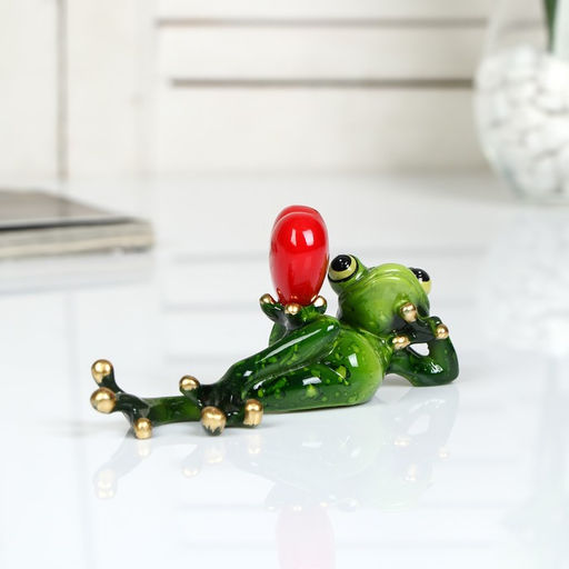 Фигурка полистоун лак Лягушонок лежит с сердцем в руке, 6?5?15 см