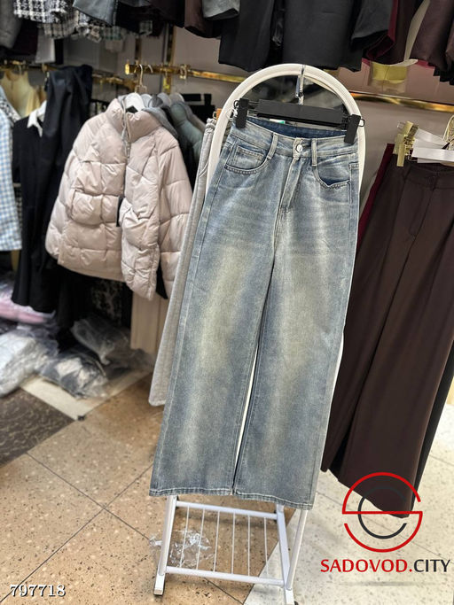 Джинсы-трубы в стильном винтажном оттенке