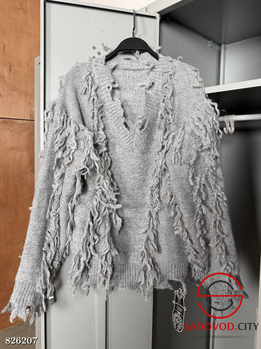 Свитер женский с V-вырезом