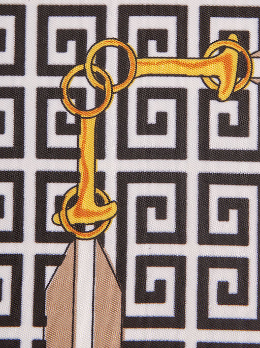 Большой, мягкий, тонкий и очень нежный платок с рисунком