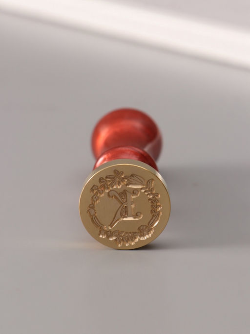 Печать для сургуча с пластиковой ручкой «Венок с буквой K», 2.5×2.5×6.3 см