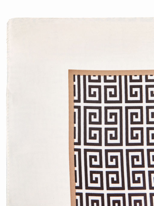 Большой, мягкий, тонкий и очень нежный платок с рисунком