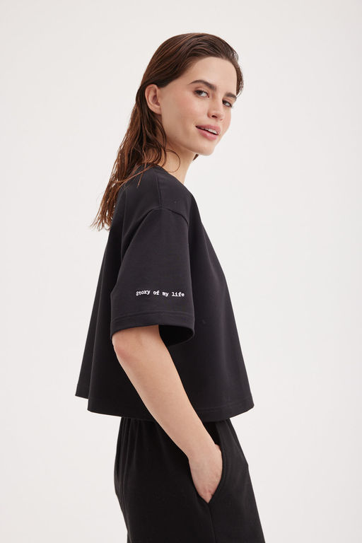 Футболка укороченная из плотного трикотажа "Уголь" женская