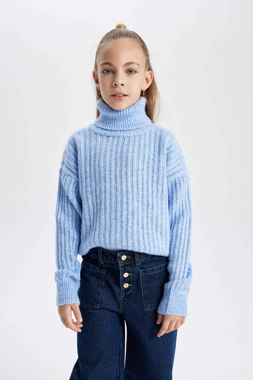 Свитер с высоким воротником для девочки