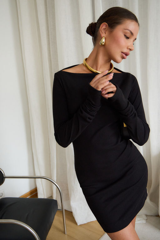 Платье лапша с открытыми плечами